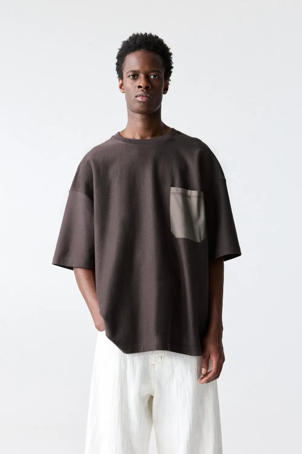 Short sleeve sweatshirt with pocket
