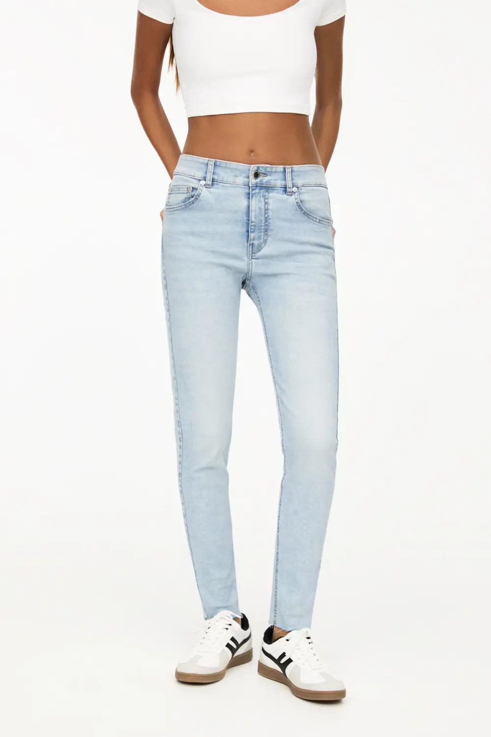 Jeans skinny tiro medio