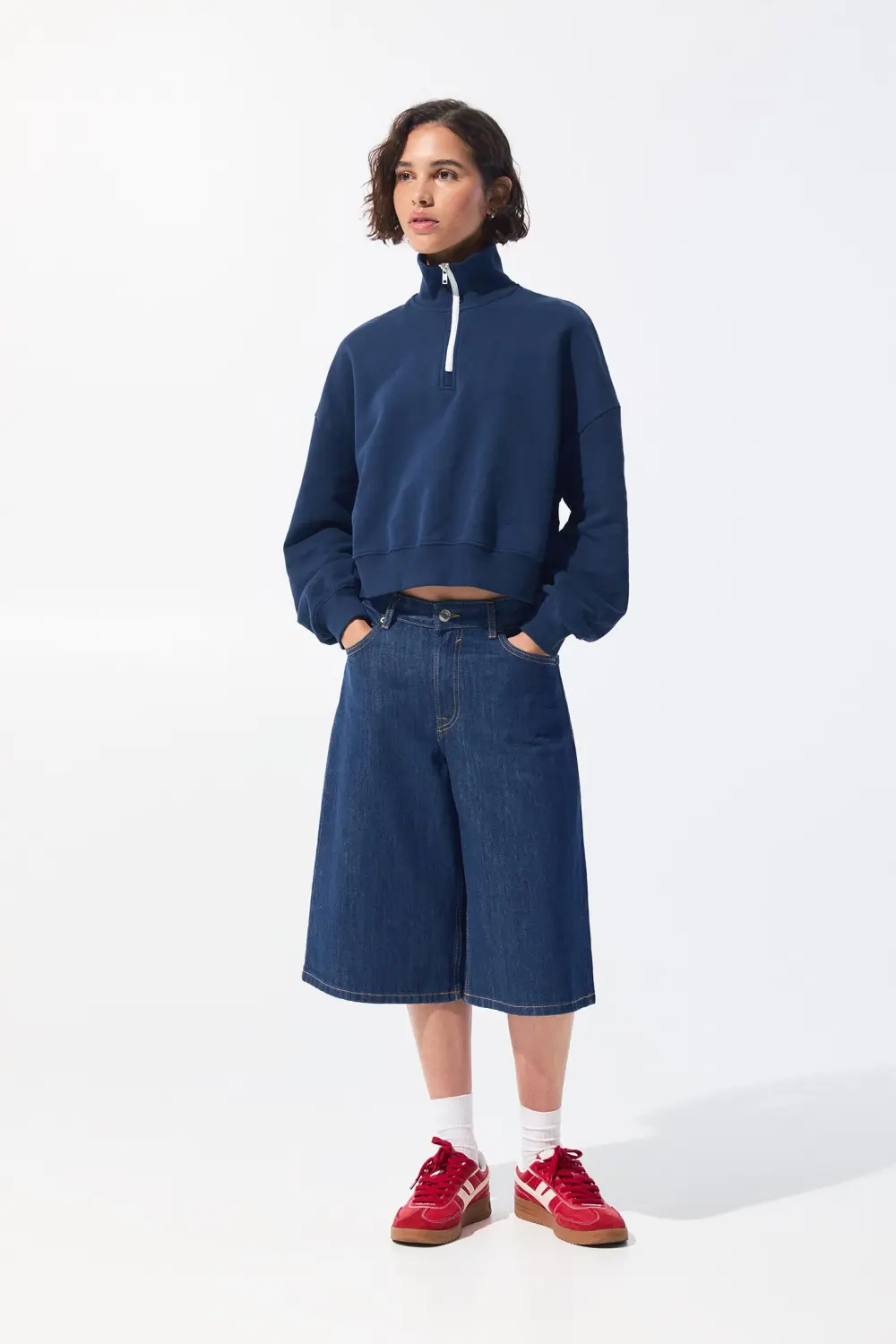 Sudadera cropped cuello cremallera