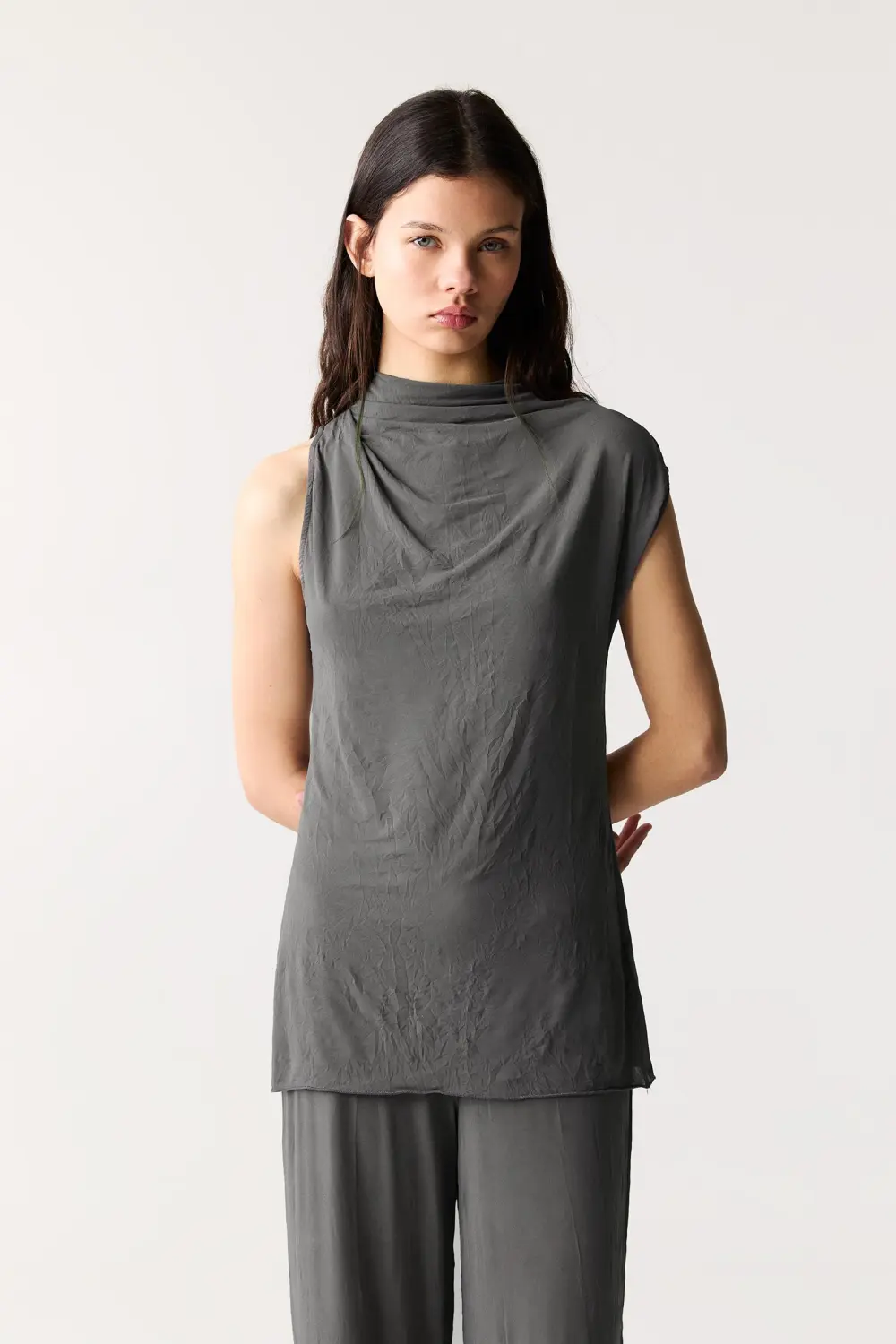 Asymmetric creased-effect T-shirt