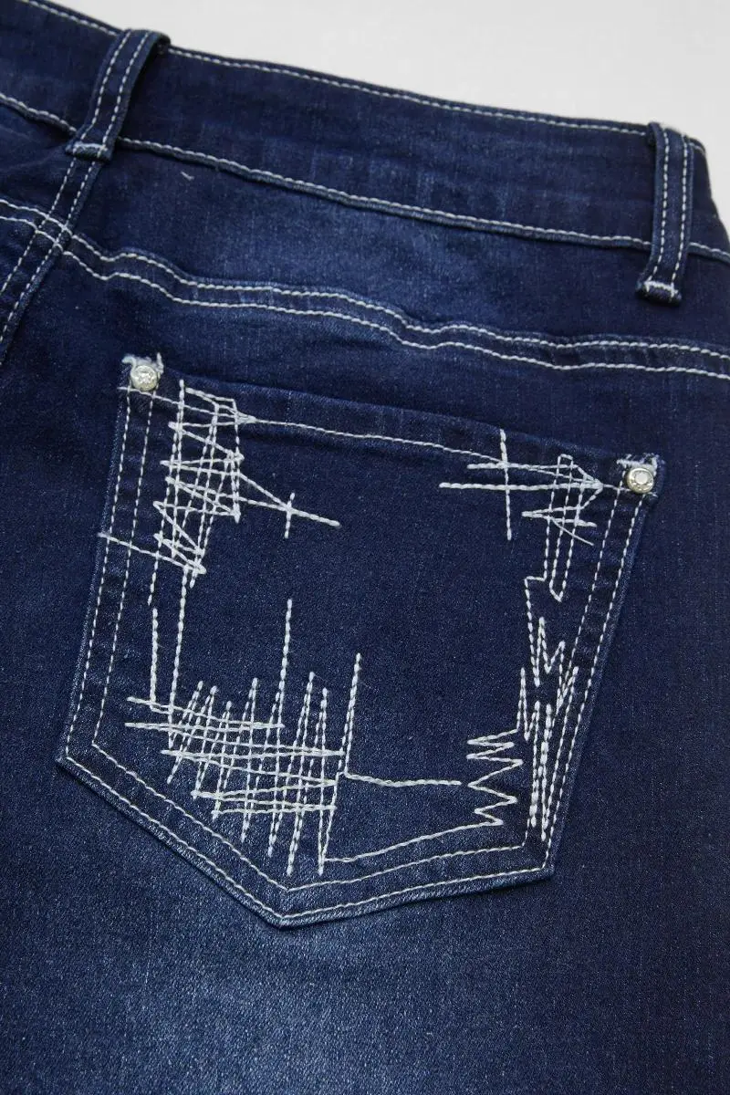 Wash Embroidery Back Roll Hem Mid Rise Capri Jeans