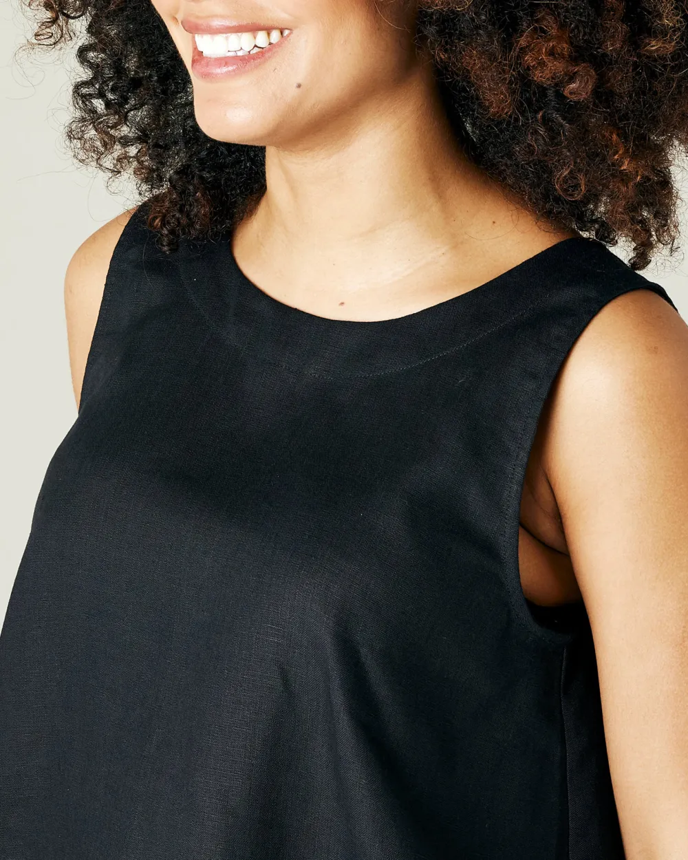 BLACK LINEN TOP