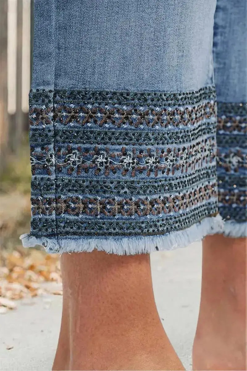 Wash Embroidery Raw Hem Mid Rise Crop Jeans