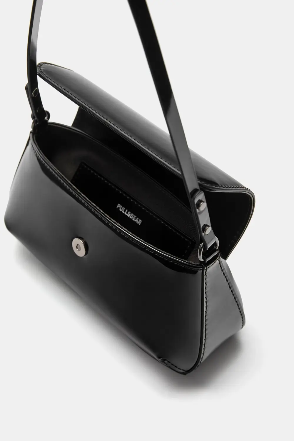 Bolso de hombro charol