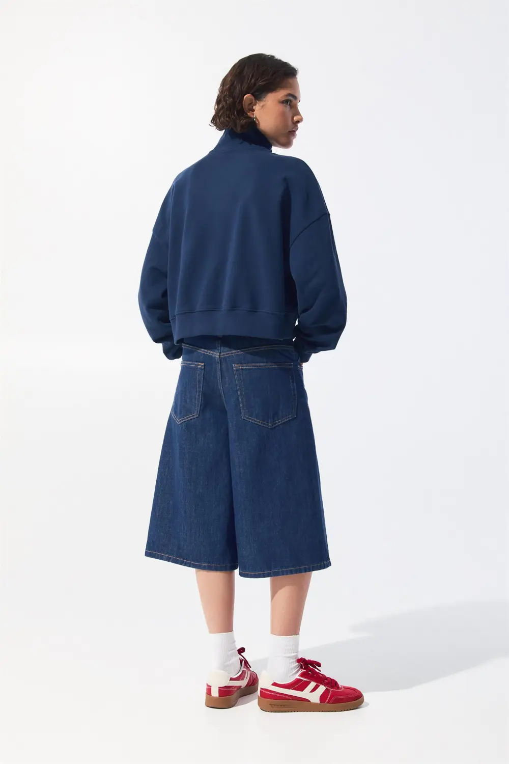 Sudadera cropped cuello cremallera