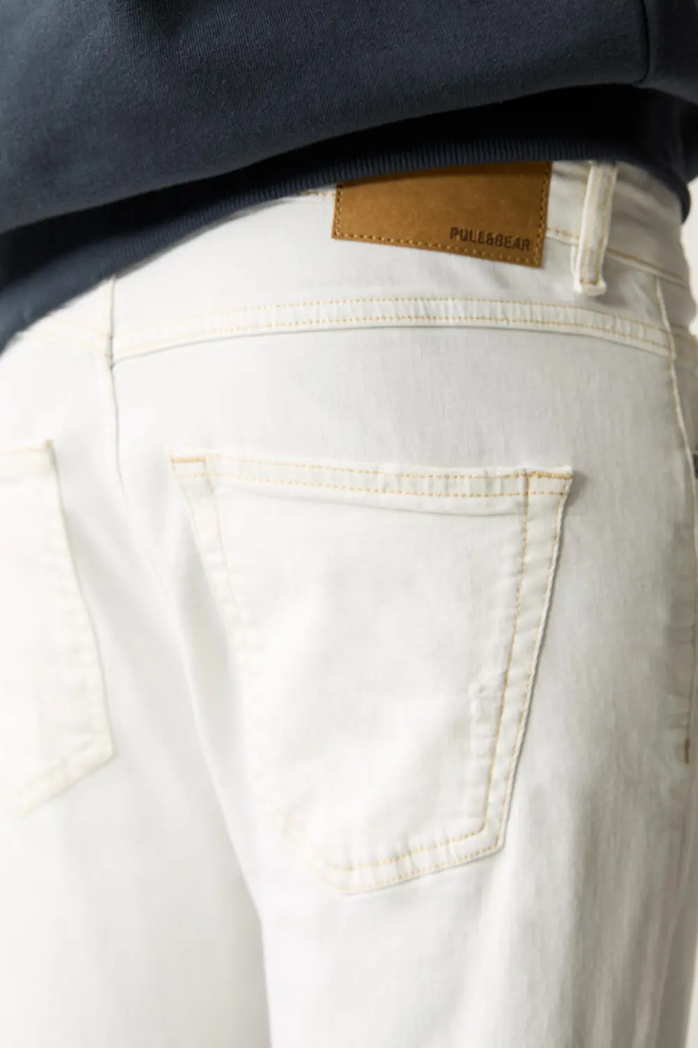 Ripped carrot fit jeans