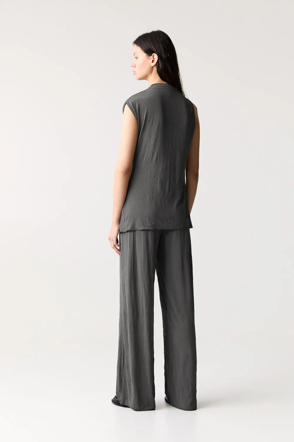 Asymmetric creased-effect T-shirt