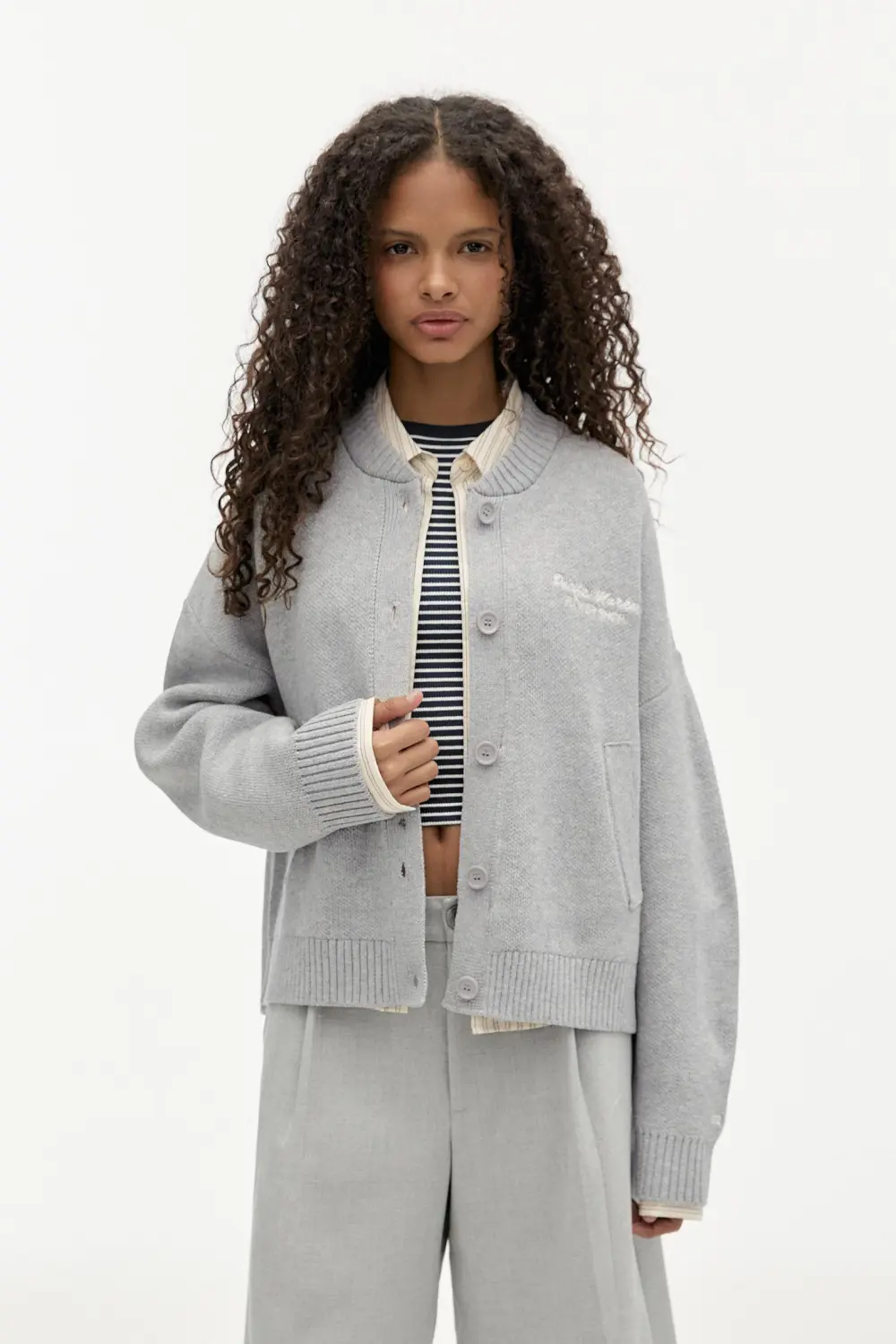 Chaqueta beisbolera texto bordado