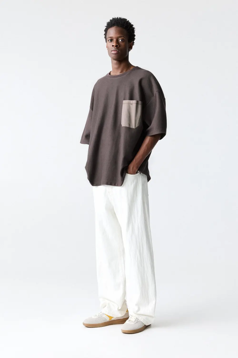 Short sleeve sweatshirt with pocket