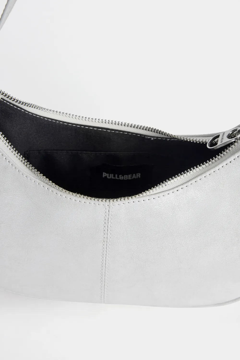 Bolso de hombro desgastado