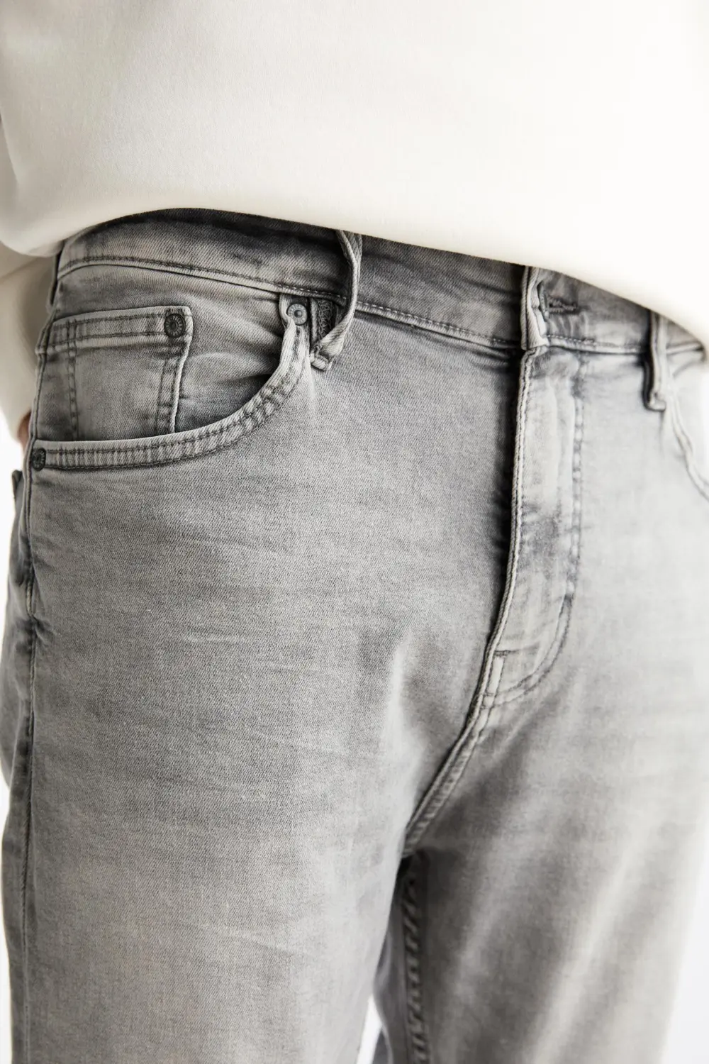 Washed carrot-fit jeans