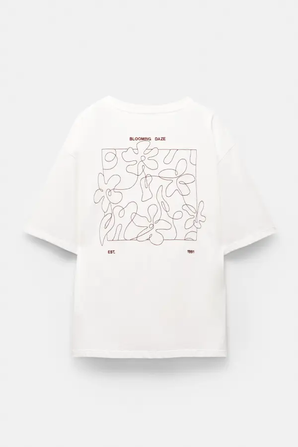 Camiseta flores bordadas