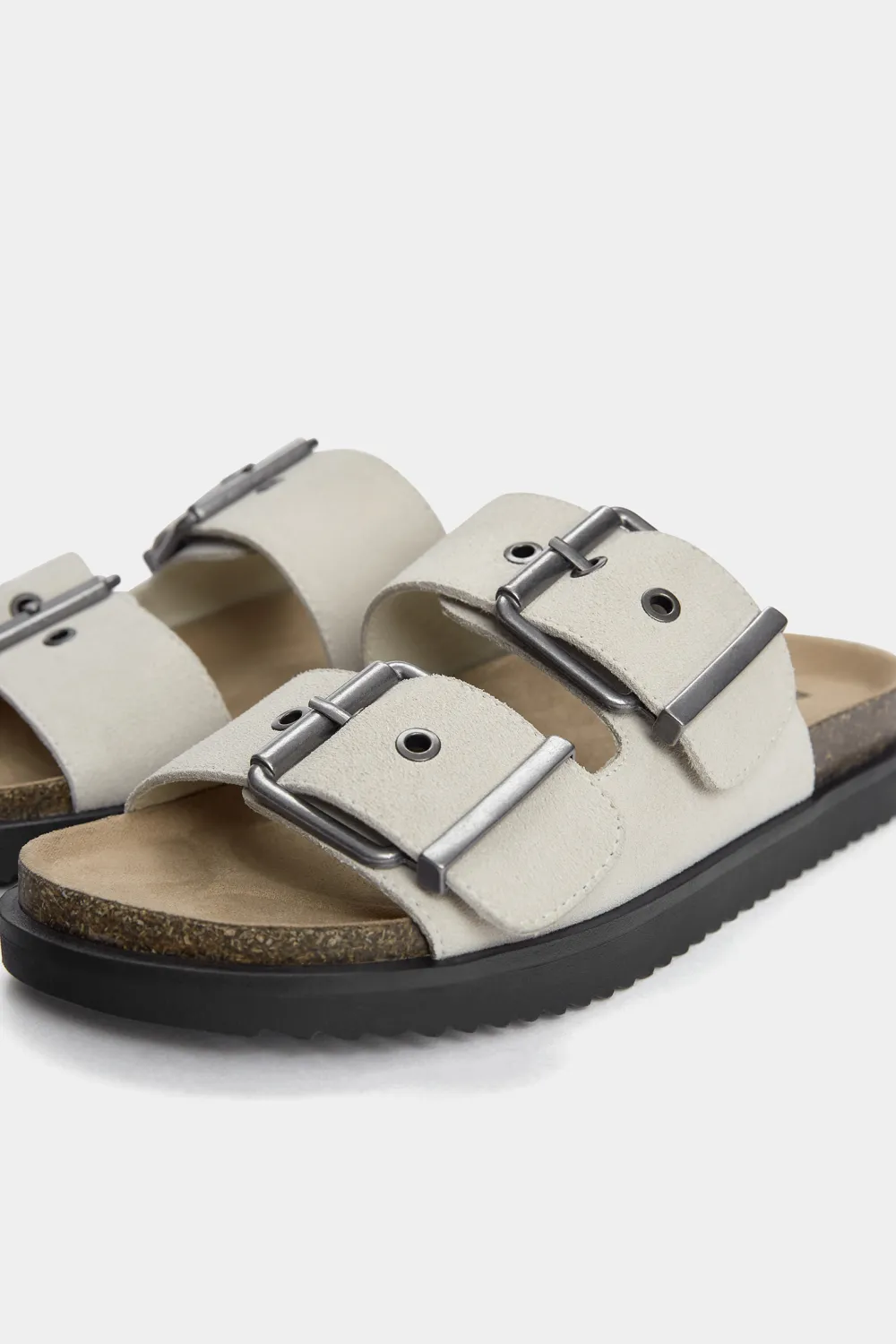Sandalias planas serraje hebillas