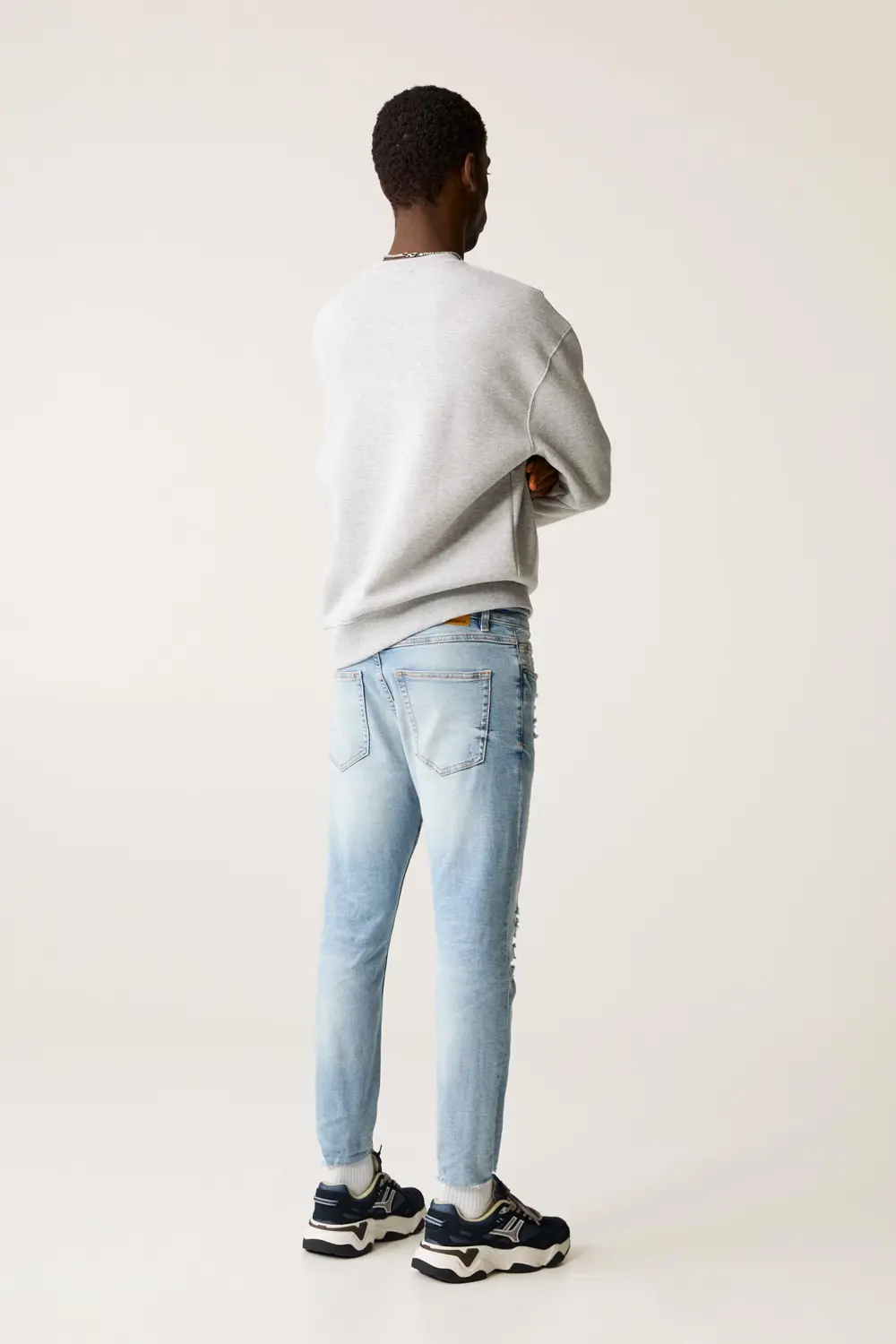 Ripped carrot fit jeans