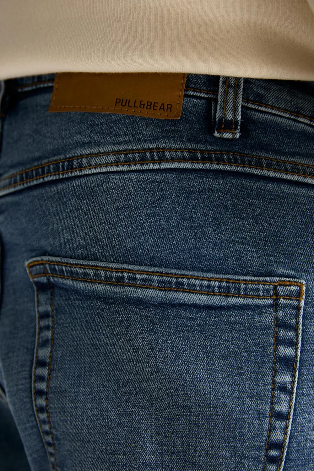 Washed carrot-fit jeans