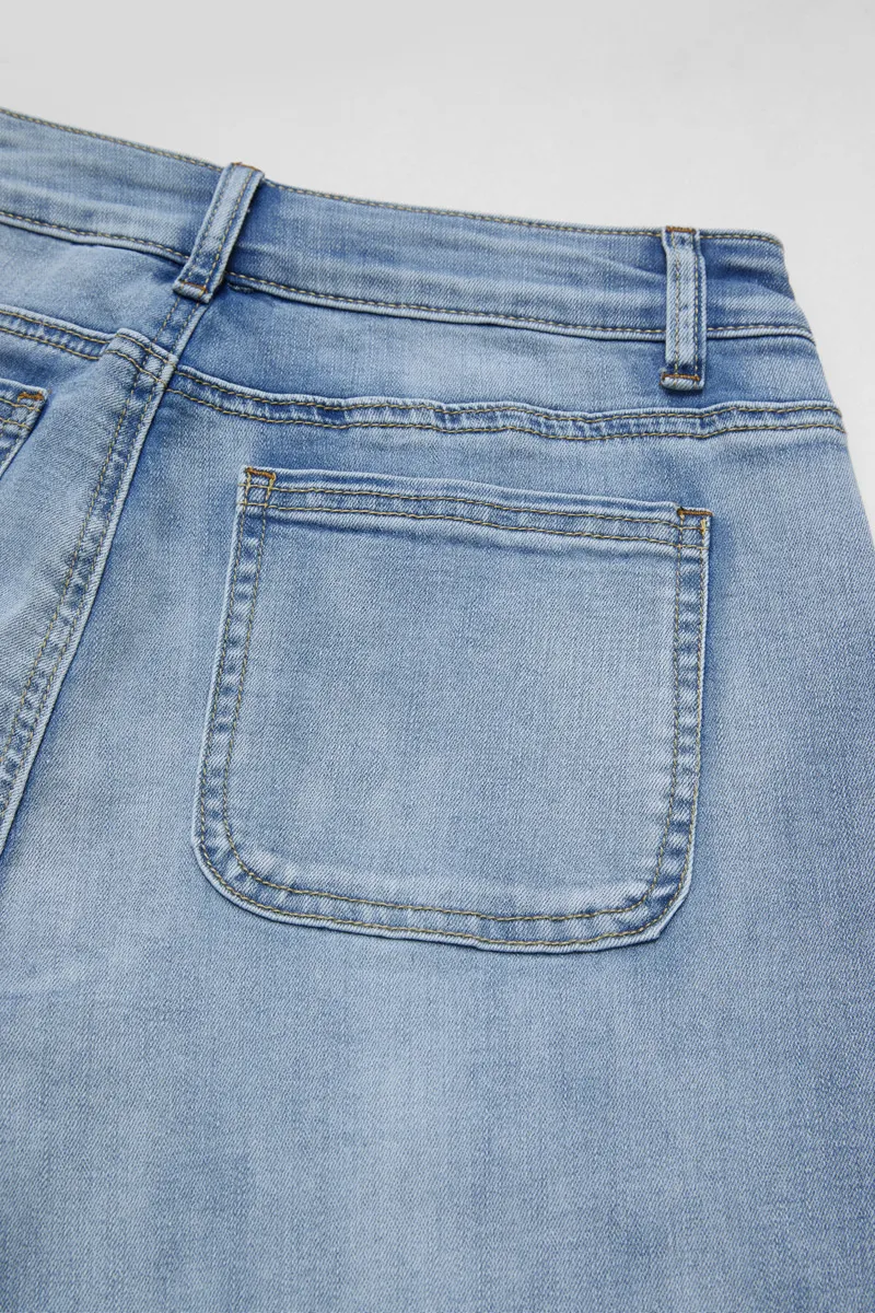 Multi Pocket Button Fly Mid Rise Straight Leg Jeans Without Belt