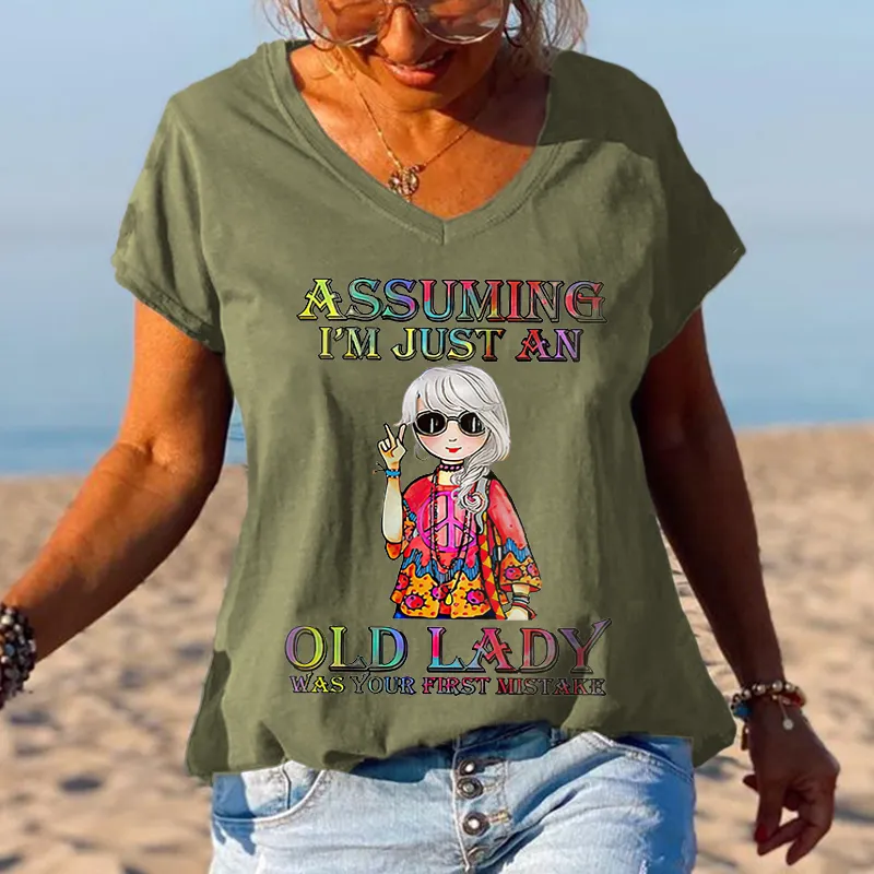 Assuming I'm Just An Old Lady Chic Girl Graphic Tees