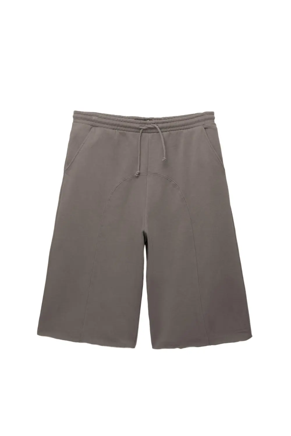 Skater Bermuda short sweatpants with seams