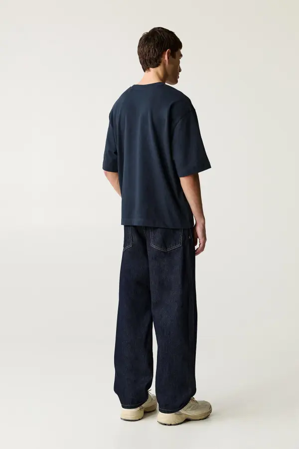 Loose-fit jeans