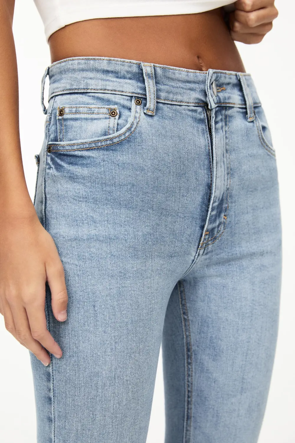 Jeans flare tiro alto