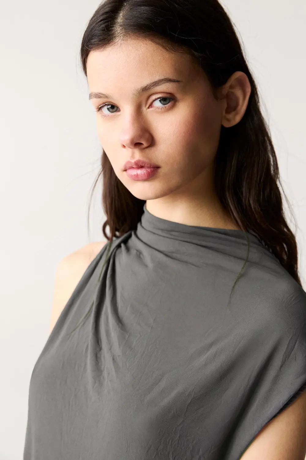 Asymmetric creased-effect T-shirt