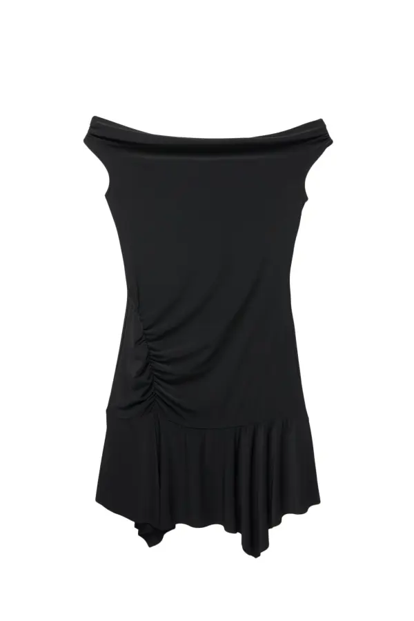 Vestido corto hombros descubiertos