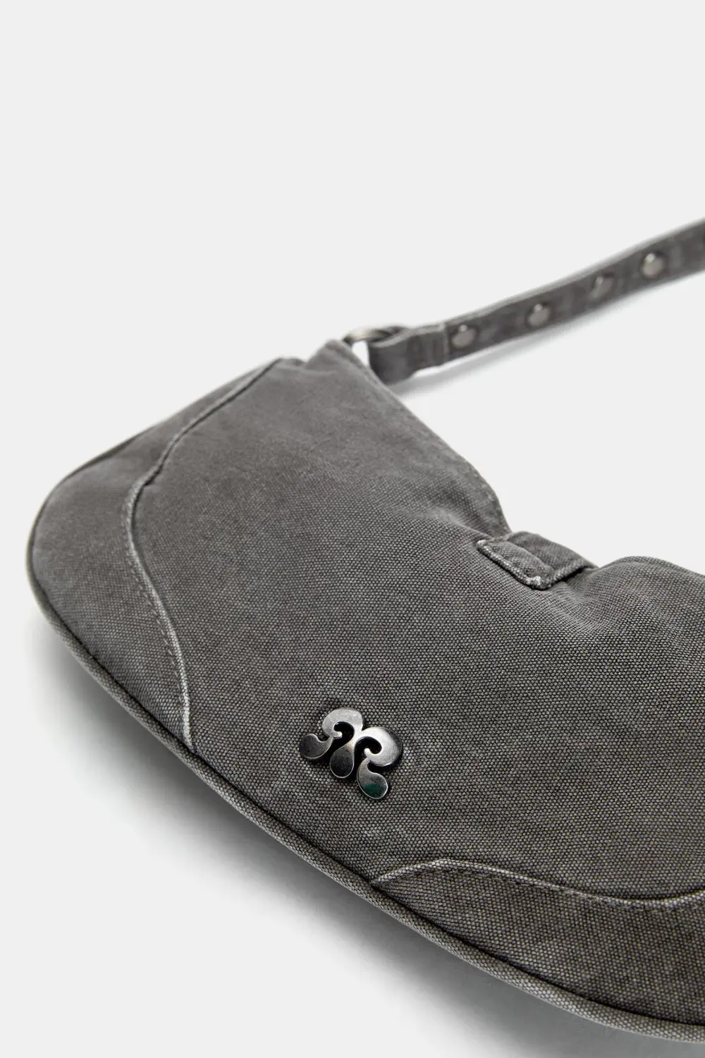 Bolso de hombro canvas tachas