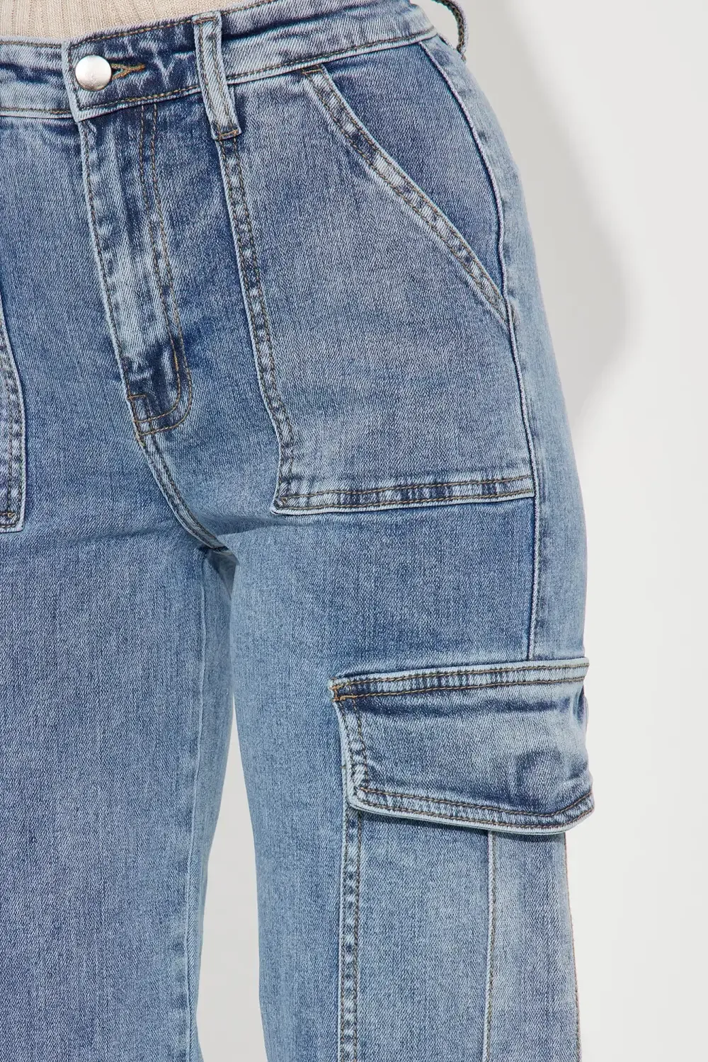 Crowd Pleaser Stretch Cargo Jeans - Medium Wash