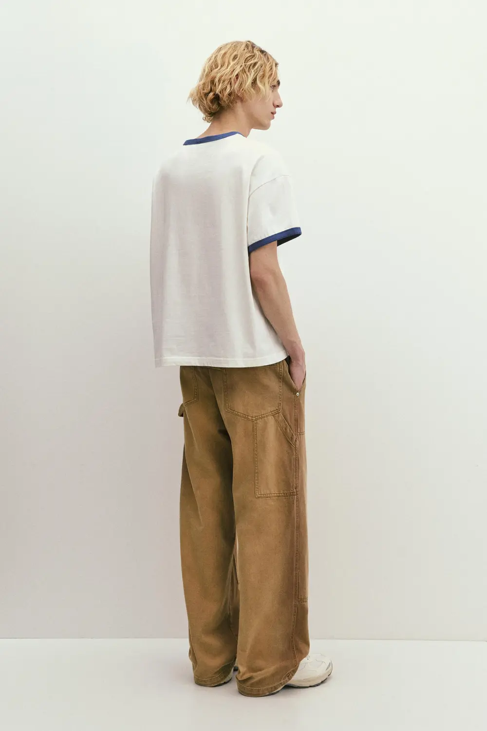 Contrast embroidered T-shirt