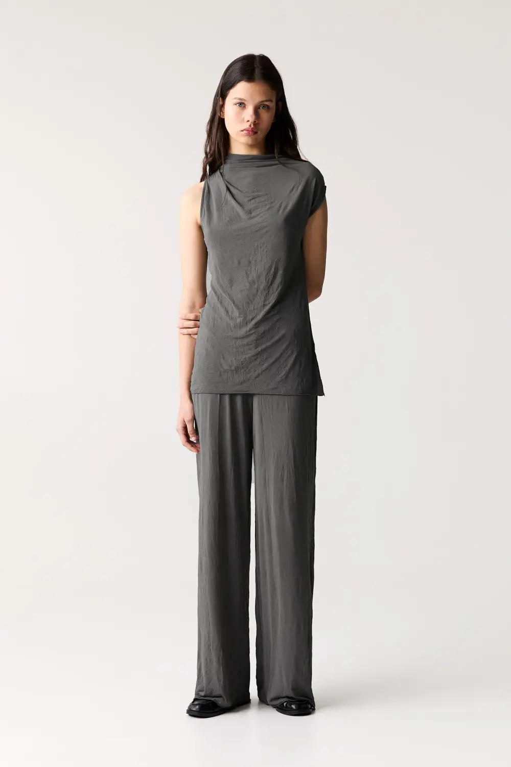 Asymmetric creased-effect T-shirt